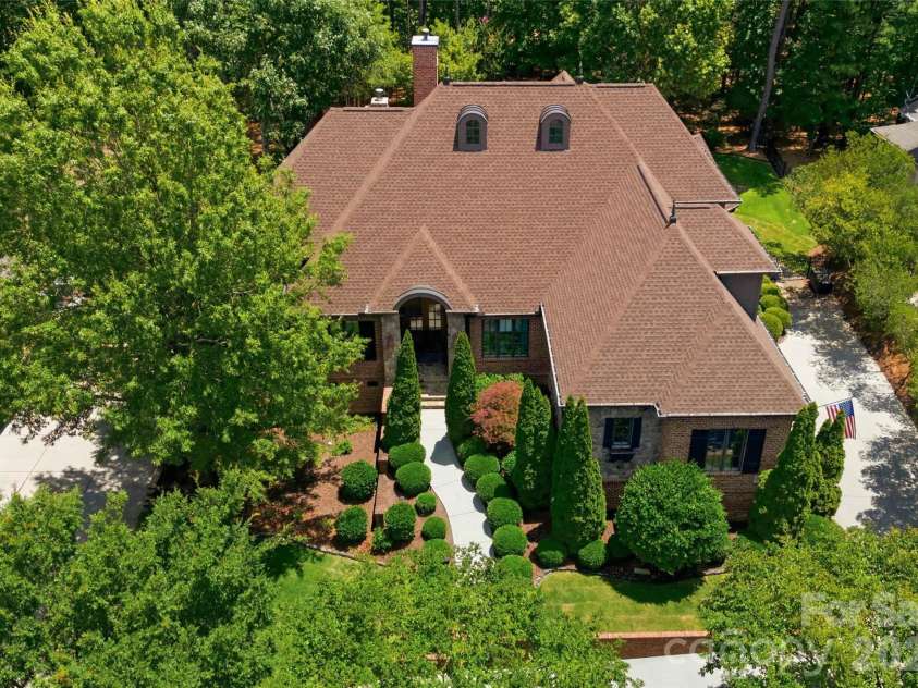 16946 Ashton Oaks Drive, Charlotte, NC 28278.  MLS# CAR4387940, YatesRealty ID 32511. 