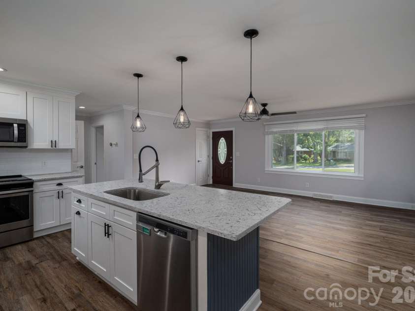 203 Park Road, Mount Holly, NC 28120.  MLS# CAR4393694, YatesRealty ID 32512. 