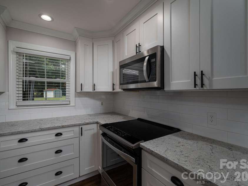 203 Park Road, Mount Holly, NC 28120.  MLS# CAR4393694, YatesRealty ID 32512. 