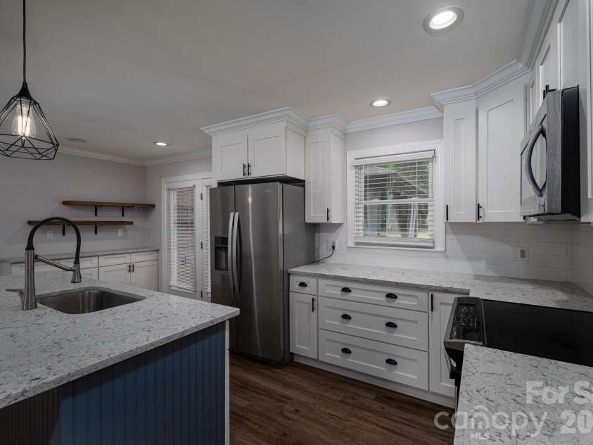 203 Park Road, Mount Holly, NC 28120.  MLS# CAR4393694, YatesRealty ID 32512. 
