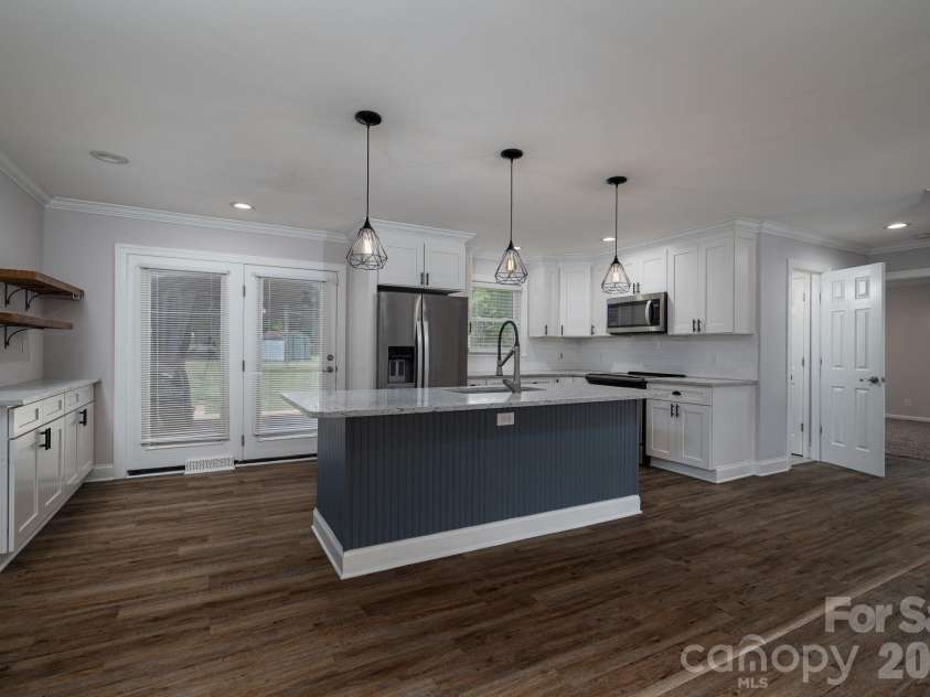 203 Park Road, Mount Holly, NC 28120.  MLS# CAR4393694, YatesRealty ID 32512. 