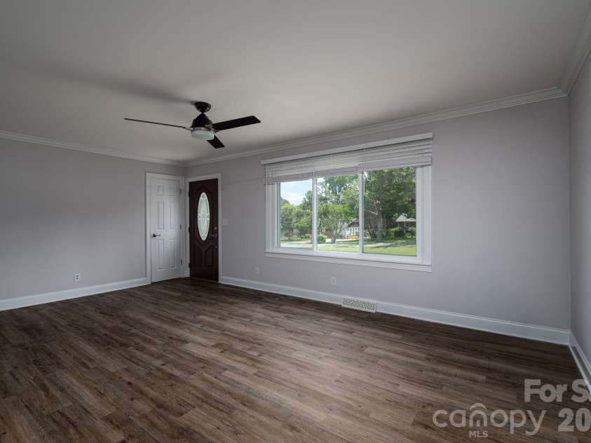 203 Park Road, Mount Holly, NC 28120.  MLS# CAR4393694, YatesRealty ID 32512. 