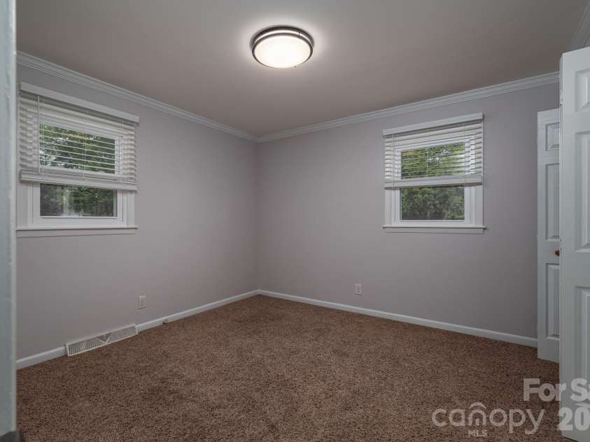203 Park Road, Mount Holly, NC 28120.  MLS# CAR4393694, YatesRealty ID 32512. 