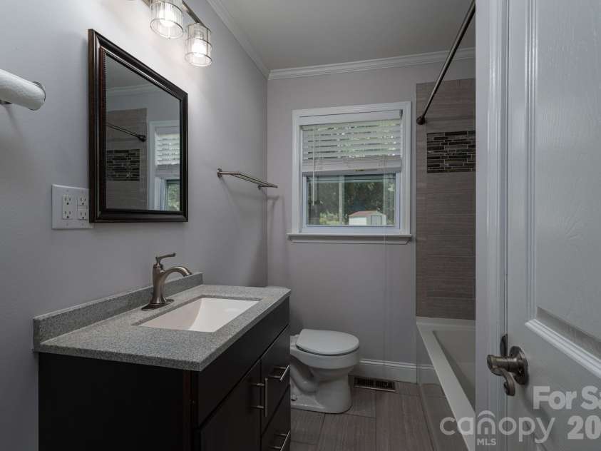 203 Park Road, Mount Holly, NC 28120.  MLS# CAR4393694, YatesRealty ID 32512. 