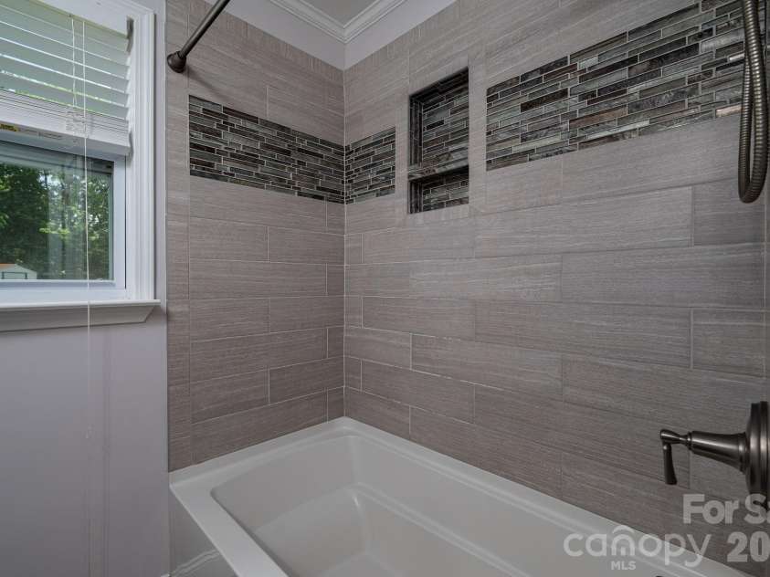 203 Park Road, Mount Holly, NC 28120.  MLS# CAR4393694, YatesRealty ID 32512. 