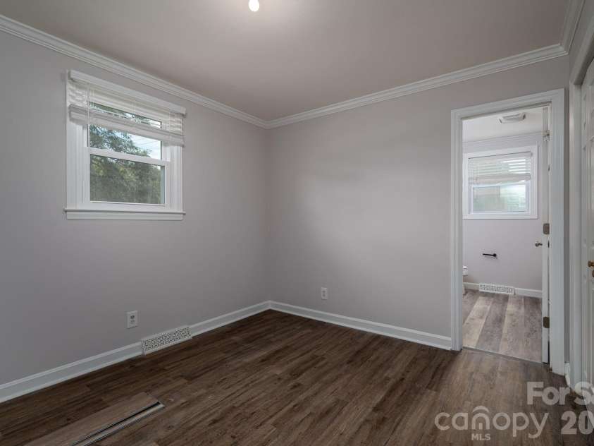 203 Park Road, Mount Holly, NC 28120.  MLS# CAR4393694, YatesRealty ID 32512. 