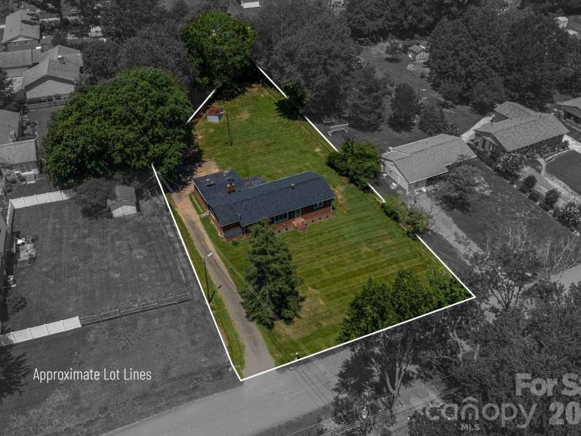 203 Park Road, Mount Holly, NC 28120.  MLS# CAR4393694, YatesRealty ID 32512. 