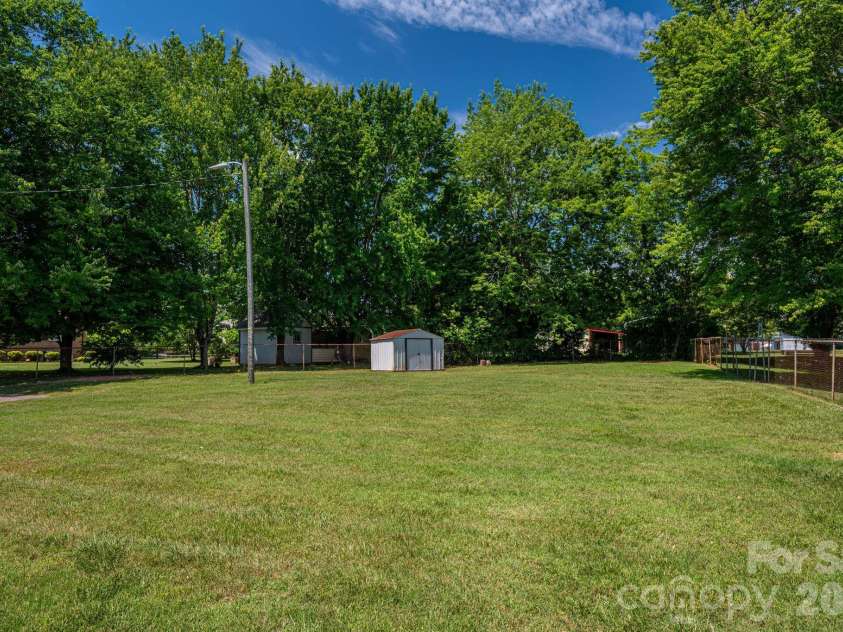 203 Park Road, Mount Holly, NC 28120.  MLS# CAR4393694, YatesRealty ID 32512. 