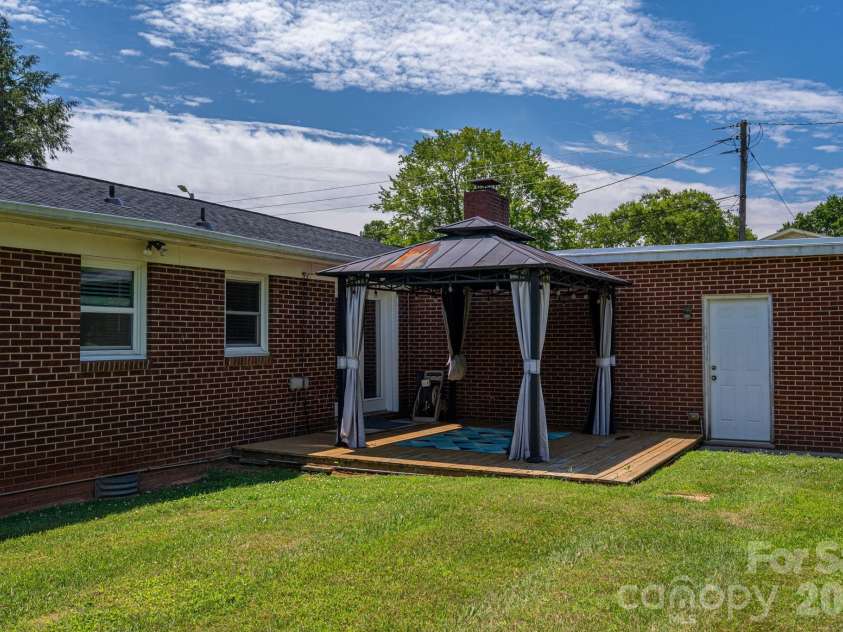 203 Park Road, Mount Holly, NC 28120.  MLS# CAR4393694, YatesRealty ID 32512. 