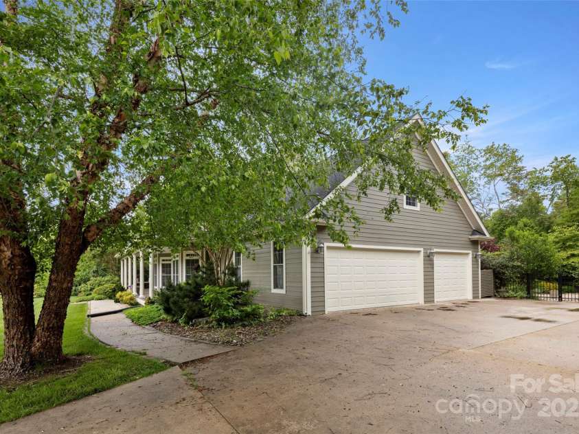 26 Brook Meadows Lane, Arden, NC 28704.  MLS# CAR4235565, YatesRealty ID 32512. 