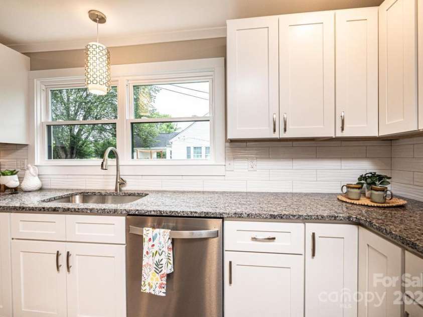 1105 Wildwood Road, Lenoir, NC 28645.  MLS# CAR4289350, YatesRealty ID 32514. 