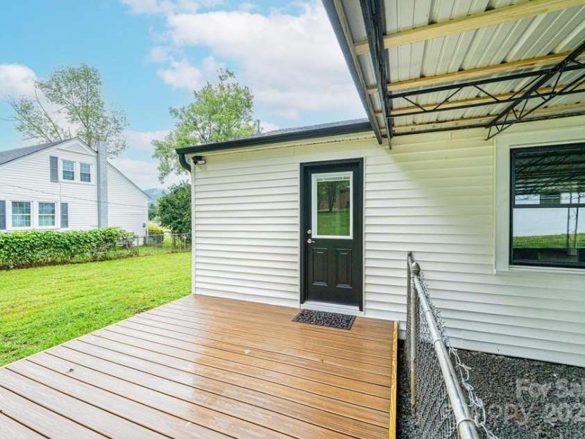 1105 Wildwood Road, Lenoir, NC 28645.  MLS# CAR4289350, YatesRealty ID 32514. 