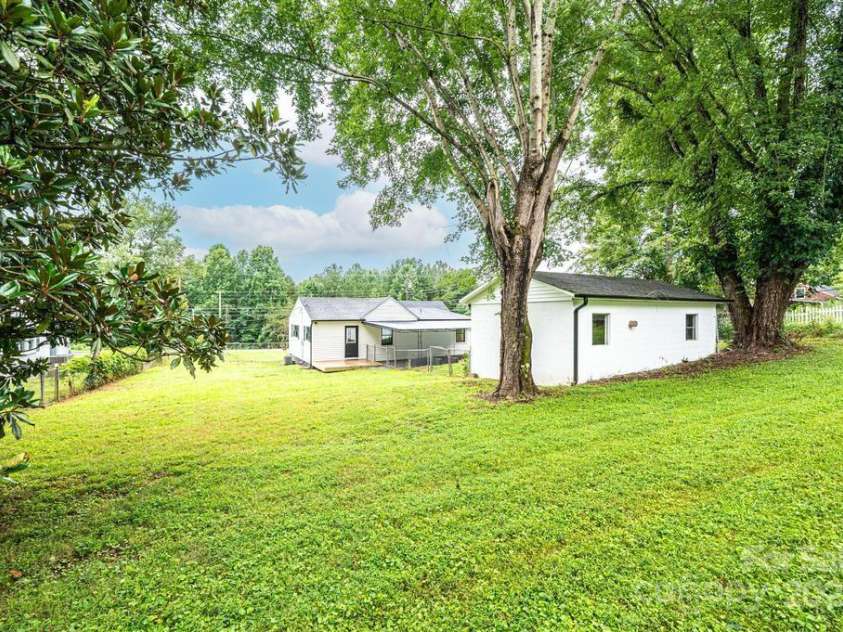 1105 Wildwood Road, Lenoir, NC 28645.  MLS# CAR4289350, YatesRealty ID 32514. 