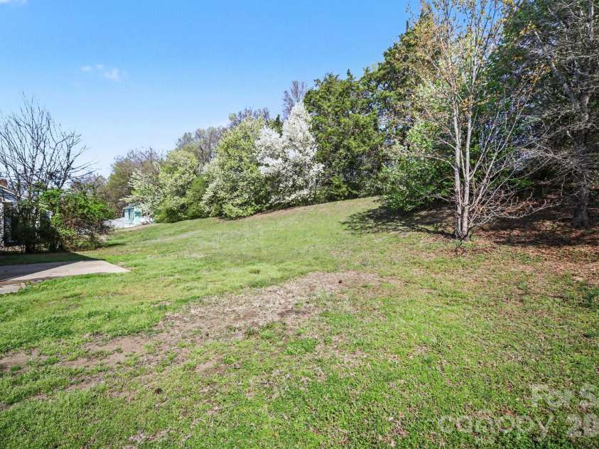 2900 Silkstream Lane, Charlotte, NC 28262.  MLS# CAR4357932, YatesRealty ID 32514. 