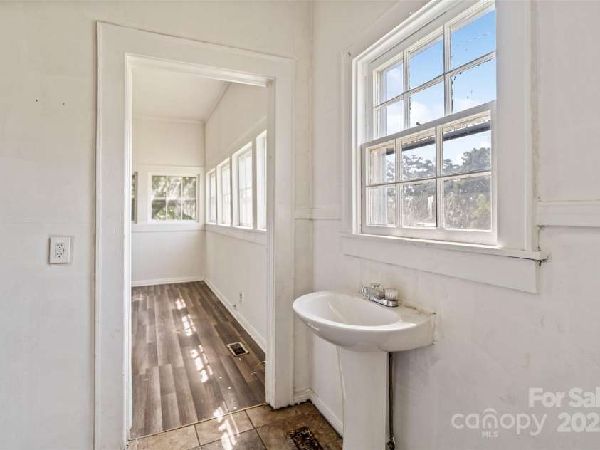 404 Community Street, Rock Hill, SC 29730.  MLS# CAR4276632, YatesRealty ID 32515. 