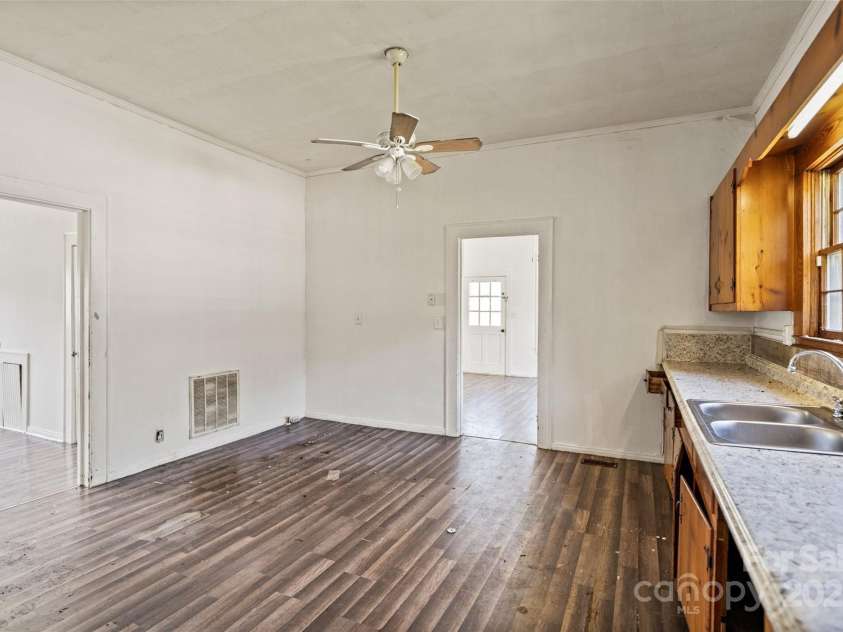 404 Community Street, Rock Hill, SC 29730.  MLS# CAR4276632, YatesRealty ID 32515. 