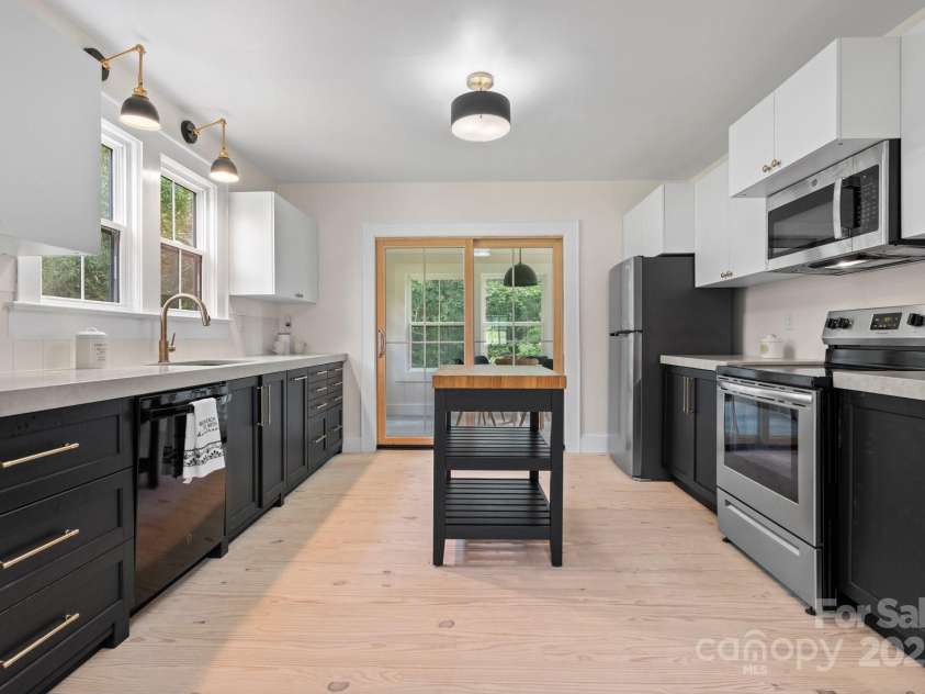 2704 Kool Park Road, Hickory, NC 28601.  MLS# CAR4276844, YatesRealty ID 32516. 