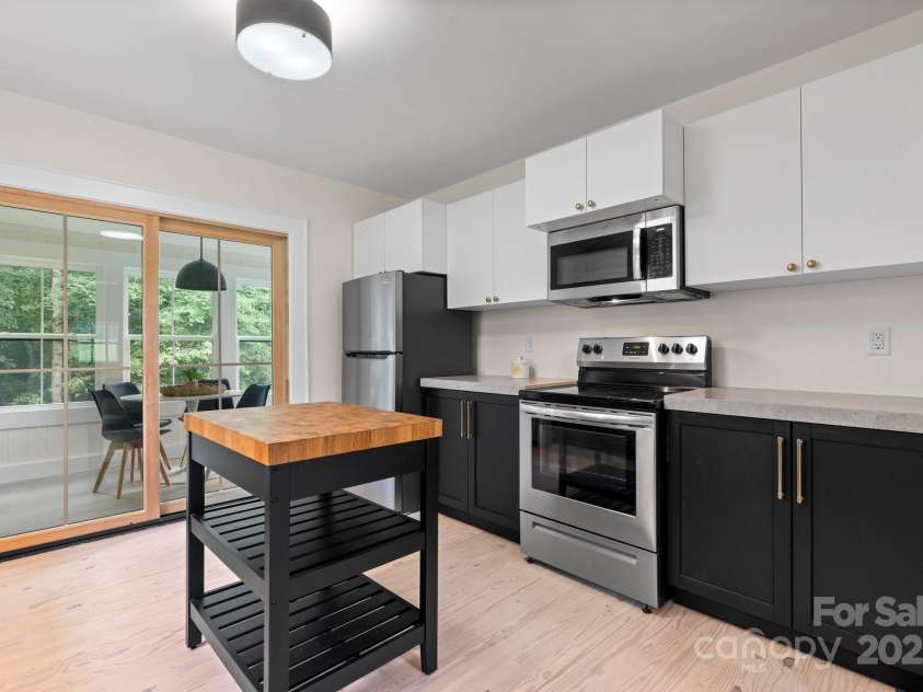 2704 Kool Park Road, Hickory, NC 28601.  MLS# CAR4276844, YatesRealty ID 32516. 