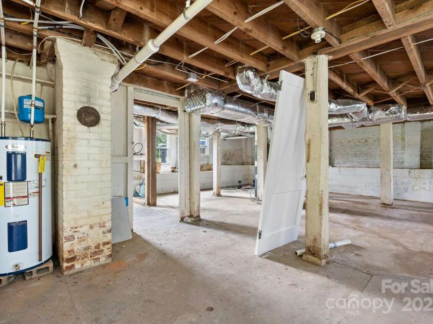 2704 Kool Park Road, Hickory, NC 28601.  MLS# CAR4276844, YatesRealty ID 32516. 