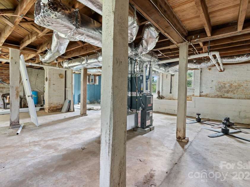 2704 Kool Park Road, Hickory, NC 28601.  MLS# CAR4276844, YatesRealty ID 32516. 