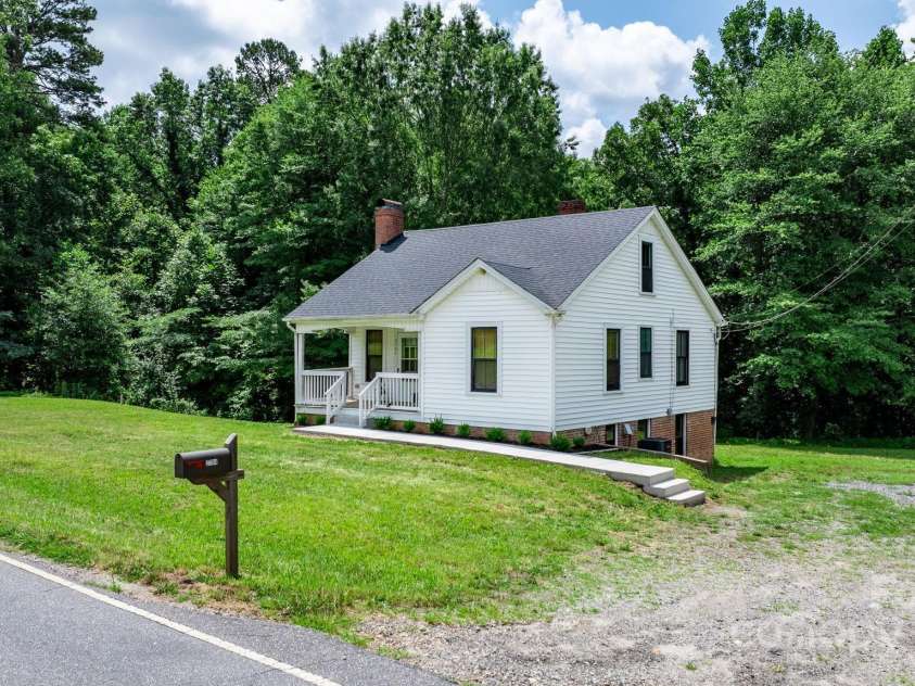 2704 Kool Park Road, Hickory, NC 28601.  MLS# CAR4276844, YatesRealty ID 32516. 