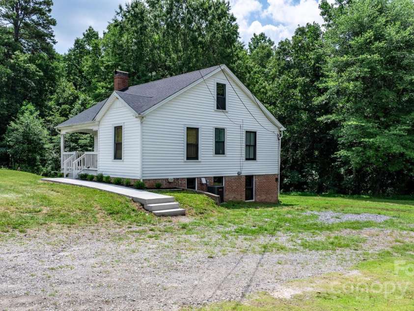 2704 Kool Park Road, Hickory, NC 28601.  MLS# CAR4276844, YatesRealty ID 32516. 