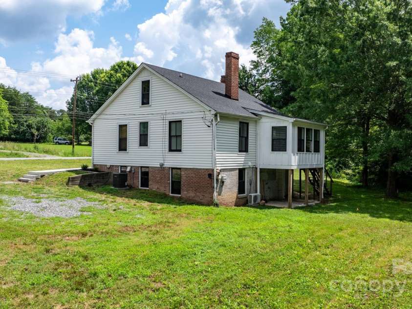 2704 Kool Park Road, Hickory, NC 28601.  MLS# CAR4276844, YatesRealty ID 32516. 