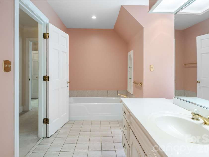 14 Brookside Road, Asheville, NC 28803.  MLS# CAR4372126, YatesRealty ID 32517. 