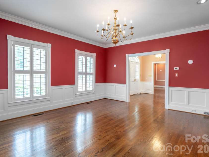 14 Brookside Road, Asheville, NC 28803.  MLS# CAR4372126, YatesRealty ID 32517. Elegant dining room