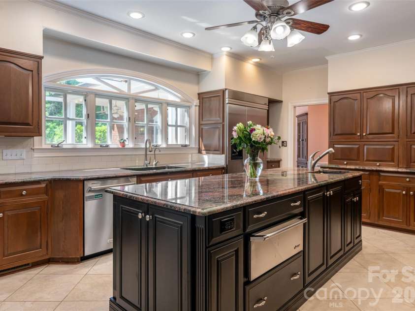 14 Brookside Road, Asheville, NC 28803.  MLS# CAR4372126, YatesRealty ID 32517. Granite counter tops
