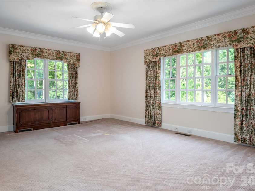14 Brookside Road, Asheville, NC 28803.  MLS# CAR4372126, YatesRealty ID 32517. Main level bedroom