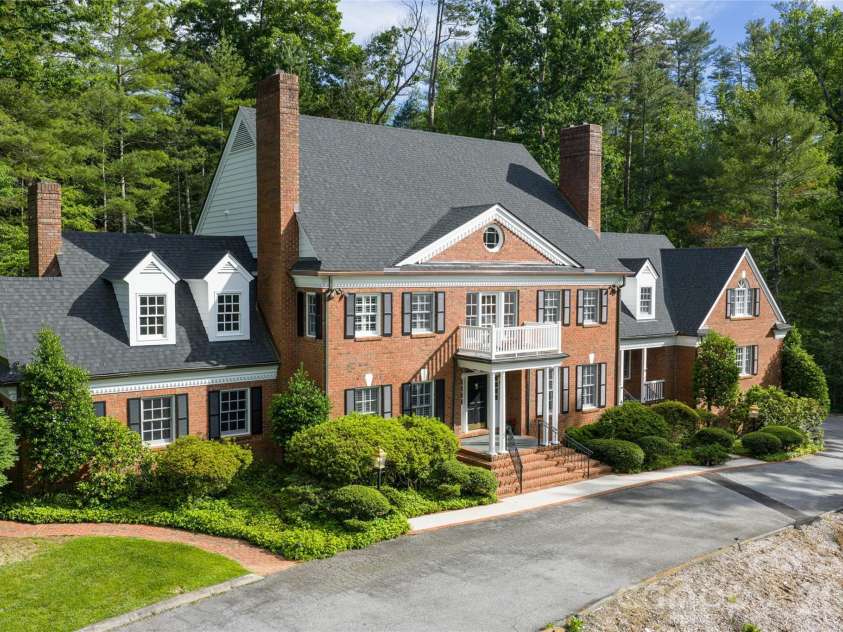 14 Brookside Road, Asheville, NC 28803.  MLS# CAR4372126, YatesRealty ID 32517. Welcome to 14 Brookside