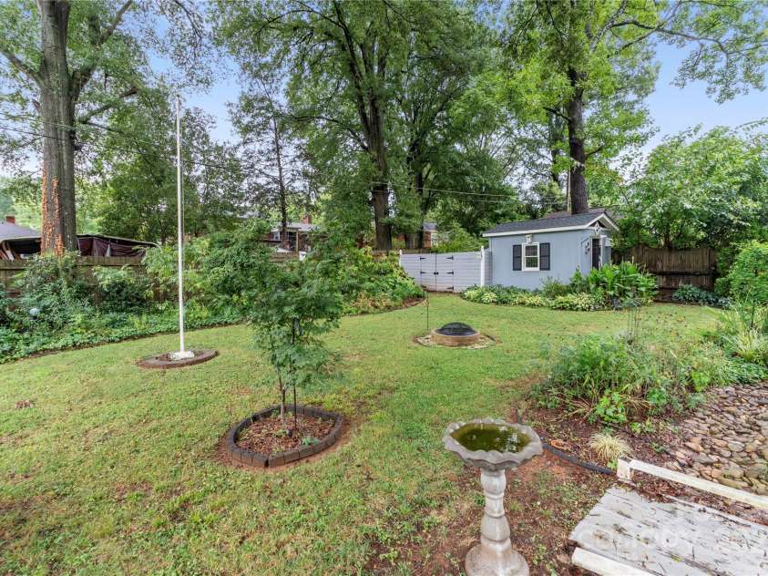 1740 Lansdale Drive, Charlotte, NC 28205.  MLS# CAR4263838, YatesRealty ID 32517. 