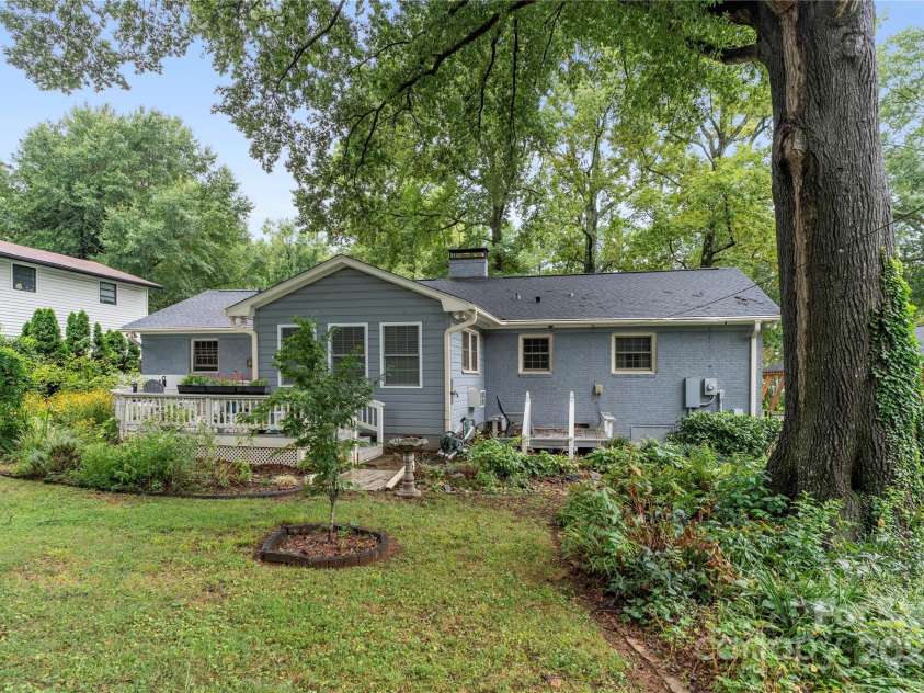 1740 Lansdale Drive, Charlotte, NC 28205.  MLS# CAR4263838, YatesRealty ID 32517. 