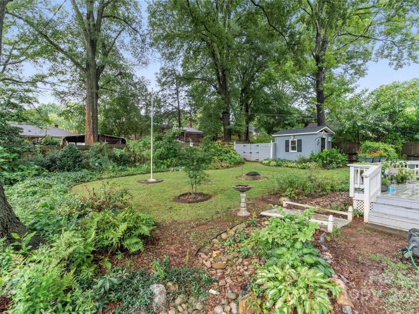 1740 Lansdale Drive, Charlotte, NC 28205.  MLS# CAR4263838, YatesRealty ID 32517. 