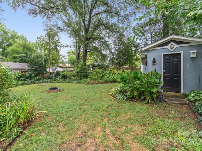 1740 Lansdale Drive, Charlotte, NC 28205.  MLS# CAR4263838, YatesRealty ID 32517. 