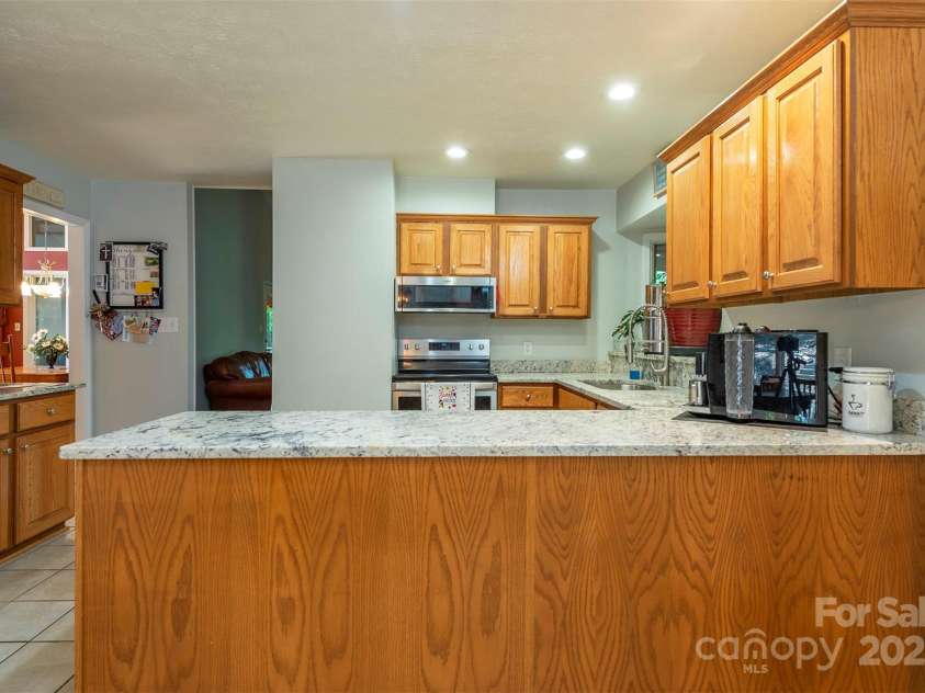 10 Chestnut Ridge Road, Mills River, NC 28759.  MLS# CAR4285429, YatesRealty ID 32518. 