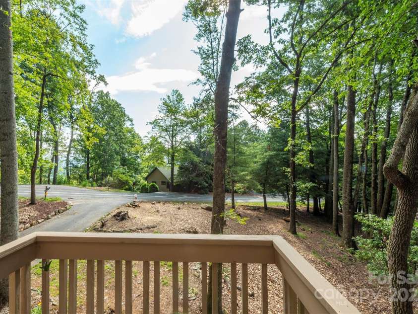 10 Chestnut Ridge Road, Mills River, NC 28759.  MLS# CAR4285429, YatesRealty ID 32518. Convenient level driveway.