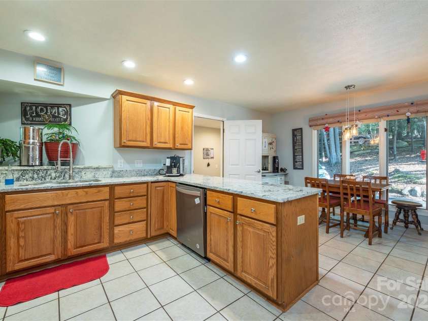 10 Chestnut Ridge Road, Mills River, NC 28759.  MLS# CAR4285429, YatesRealty ID 32518. Large kitchen with eat-in breakfast area