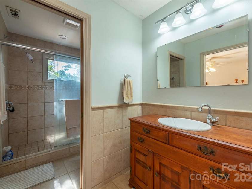 10 Chestnut Ridge Road, Mills River, NC 28759.  MLS# CAR4285429, YatesRealty ID 32518. Primary Bathroom