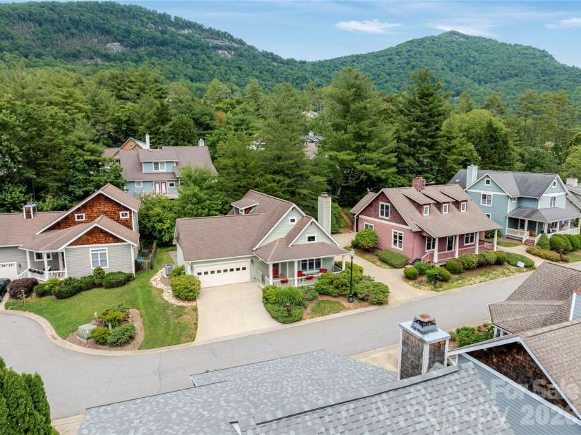 7 Veranda Trail, Asheville, NC 28803.  MLS# CAR4389928, YatesRealty ID 32518. 