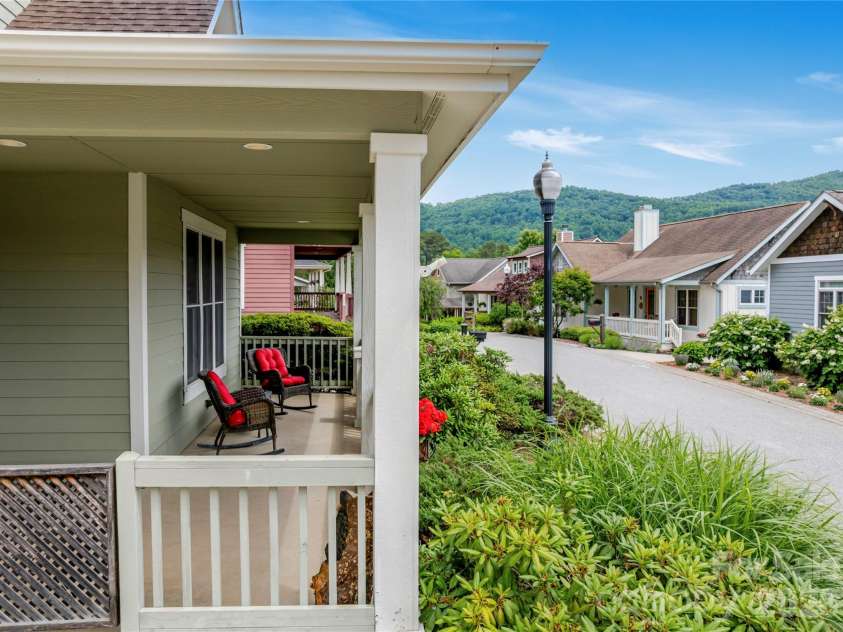 7 Veranda Trail, Asheville, NC 28803.  MLS# CAR4389928, YatesRealty ID 32518. 