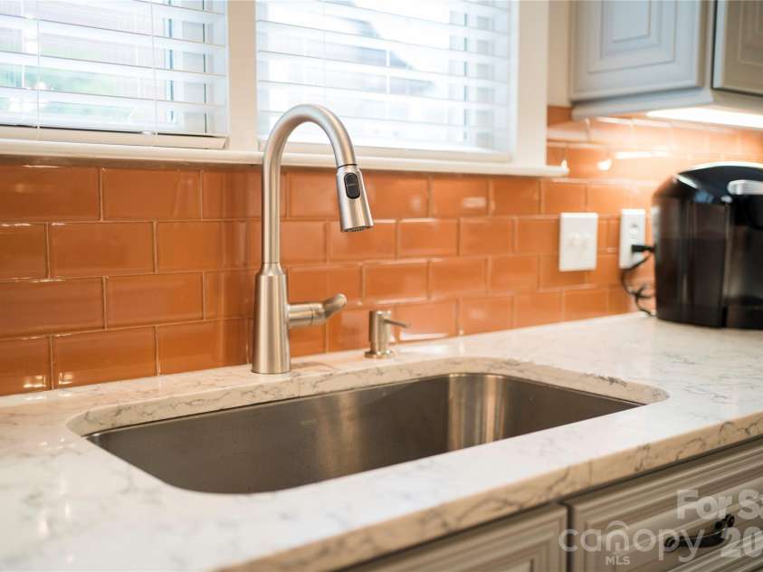 7 Veranda Trail, Asheville, NC 28803.  MLS# CAR4389928, YatesRealty ID 32518. 
