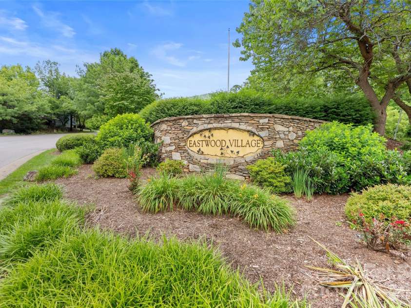 7 Veranda Trail, Asheville, NC 28803.  MLS# CAR4389928, YatesRealty ID 32518. 