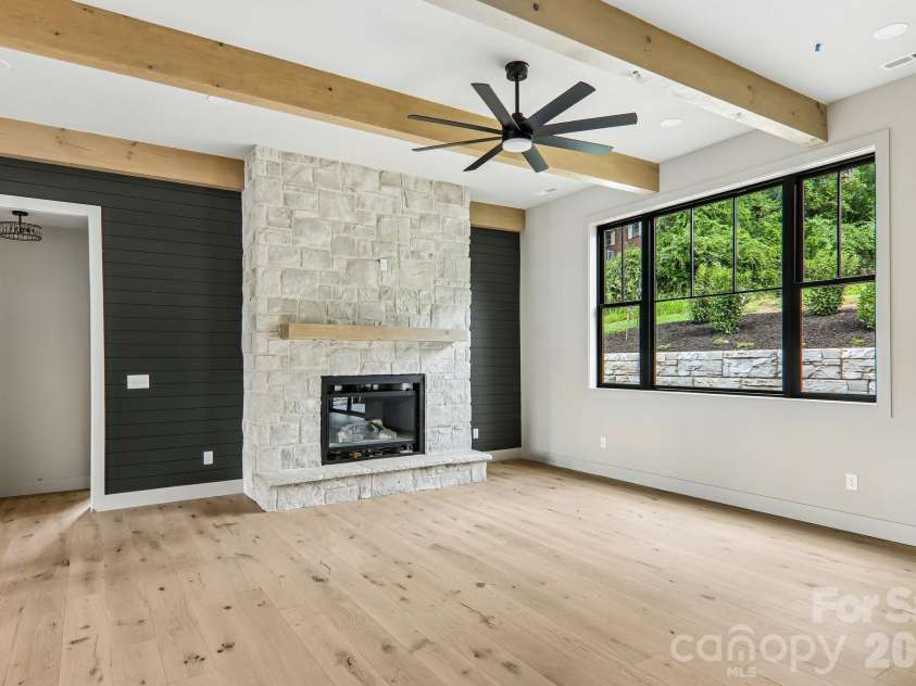 32 South View Drive, Burnsville, NC 28714.  MLS# CAR4370199, YatesRealty ID 32519. 