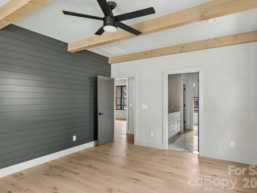 32 South View Drive, Burnsville, NC 28714.  MLS# CAR4370199, YatesRealty ID 32519. 