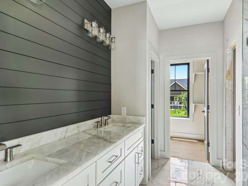 32 South View Drive, Burnsville, NC 28714.  MLS# CAR4370199, YatesRealty ID 32519. 