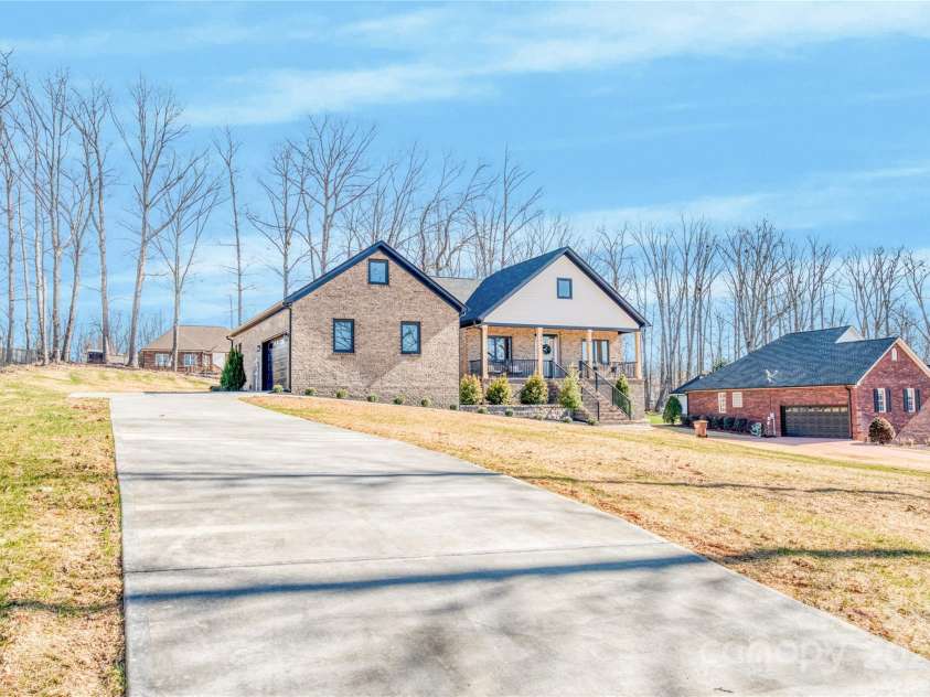 1509 Avalon Oaks Court, Dallas, NC 28034.  MLS# CAR4227011, YatesRealty ID 3252. 