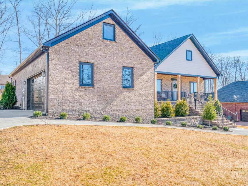 1509 Avalon Oaks Court, Dallas, NC 28034.  MLS# CAR4227011, YatesRealty ID 3252. 