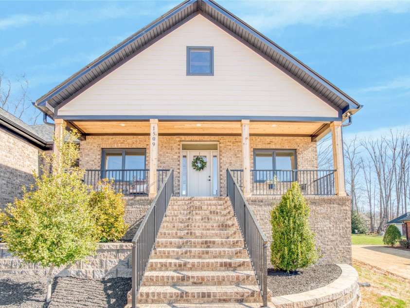 1509 Avalon Oaks Court, Dallas, NC 28034.  MLS# CAR4227011, YatesRealty ID 3252. 